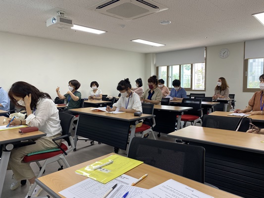 생활지원사간담회사진2.jpg