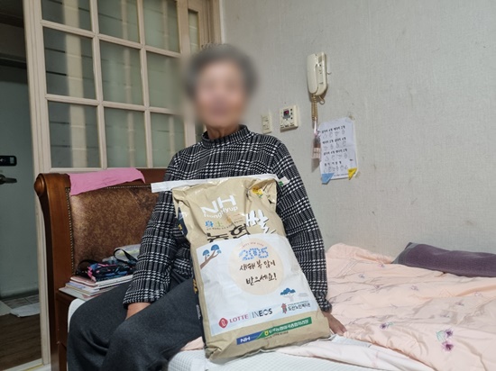 백미 전달사진2.jpg
