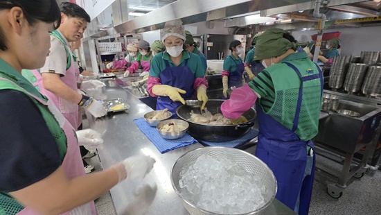 삼계탕 행사 사진.jpg