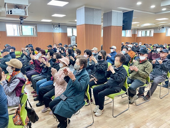 2024.4.4 노인일자리 활동교육10.jpg